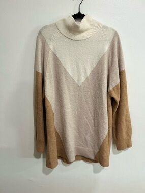 Express Colorblock Turtleneck Sweater in Cream & Tan